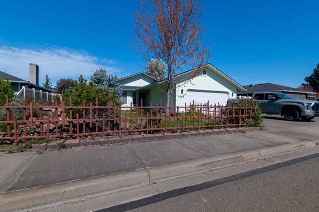 3285 Blackthorn Way, Medford, OR 97504