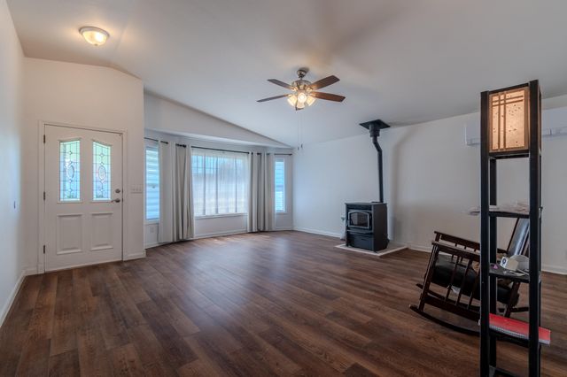 3285 Blackthorn Way, Medford, OR 97504