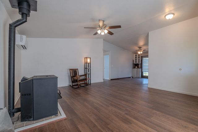 3285 Blackthorn Way, Medford, OR 97504