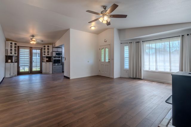 3285 Blackthorn Way, Medford, OR 97504