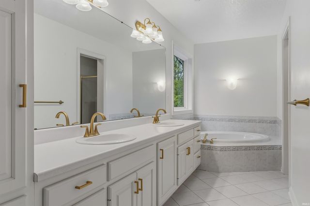 8610 Oakcliff Court, Fort Wayne, IN 46825
