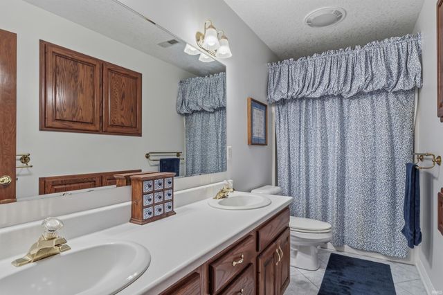 8610 Oakcliff Court, Fort Wayne, IN 46825