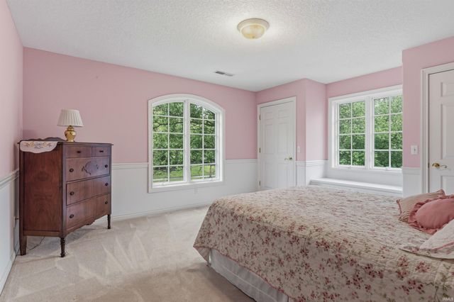 8610 Oakcliff Court, Fort Wayne, IN 46825
