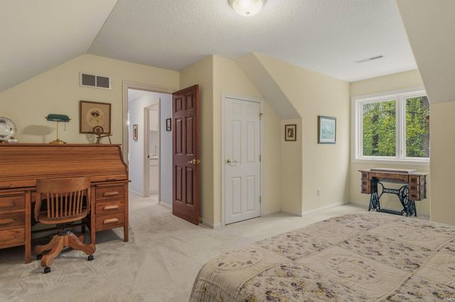 8610 Oakcliff Court, Fort Wayne, IN 46825