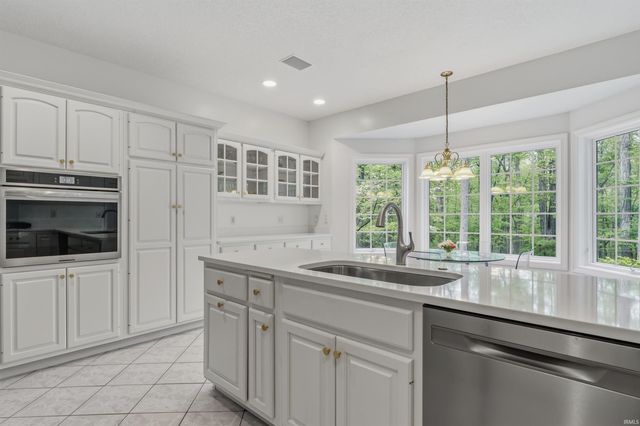 8610 Oakcliff Court, Fort Wayne, IN 46825