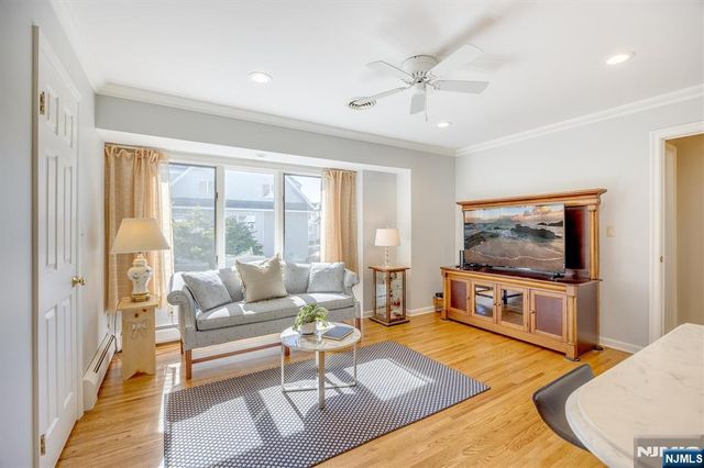 19 Iris Circle, Glen Rock, NJ 07452