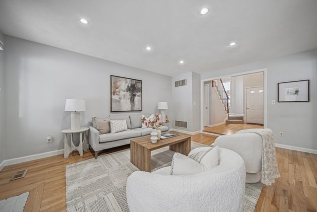 20 Mid Iron Dr 20, North Reading, MA 01864