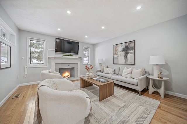 20 Mid Iron Dr 20, North Reading, MA 01864