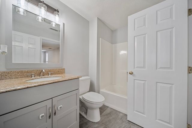 20 Mid Iron Dr 20, North Reading, MA 01864