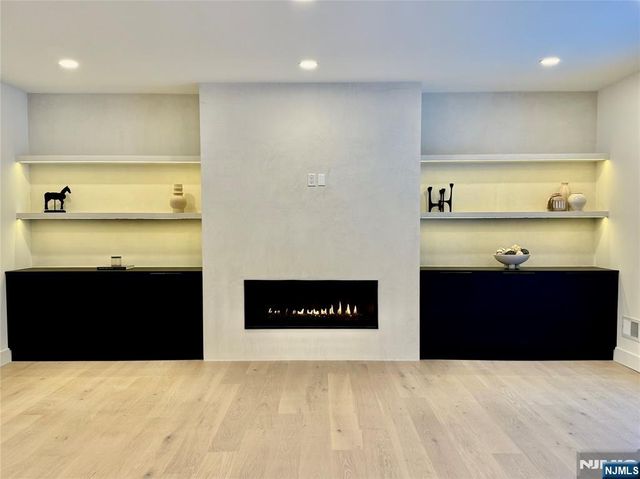 80 2nd Street, Park Ridge, NJ 07656