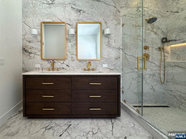 80 2nd Street, Park Ridge, NJ 07656