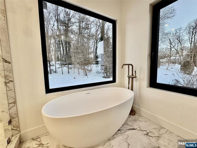 80 2nd Street, Park Ridge, NJ 07656