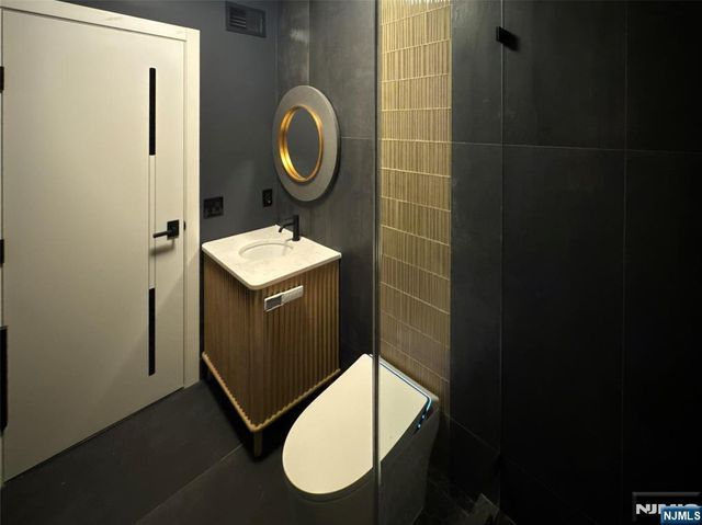 80 2nd Street, Park Ridge, NJ 07656