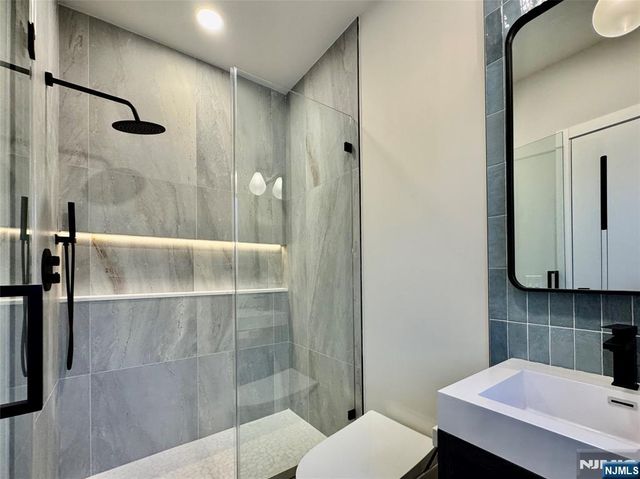 80 2nd Street, Park Ridge, NJ 07656