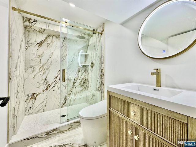 80 2nd Street, Park Ridge, NJ 07656