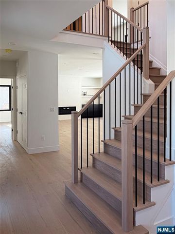 80 2nd Street, Park Ridge, NJ 07656