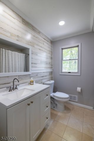 72 Orben Dr, Roxbury Twp., NJ 07850