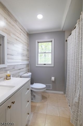 72 Orben Dr, Roxbury Twp., NJ 07850