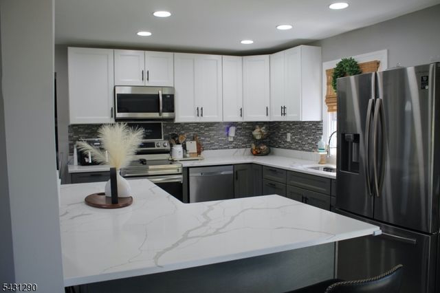 72 Orben Dr, Roxbury Twp., NJ 07850