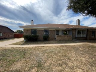 209 Hickory Springs Drive, Euless, TX 76039