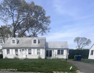 241 Pinewood Avenue, Oakhurst, NJ 07755
