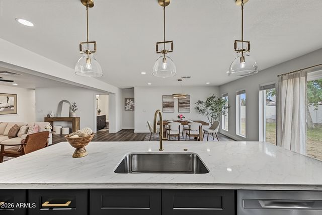 735 E GABLE Avenue, Mesa, AZ 85204