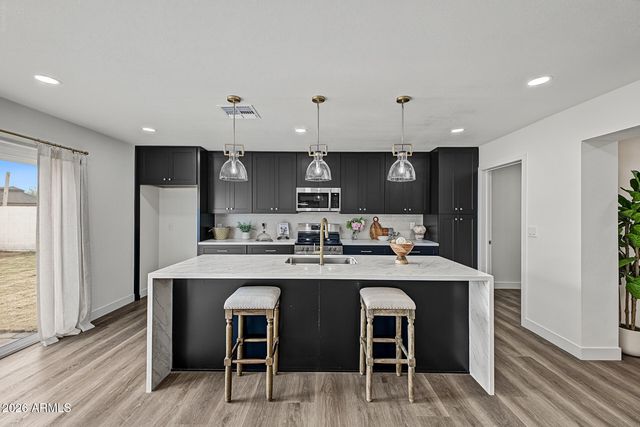 735 E GABLE Avenue, Mesa, AZ 85204