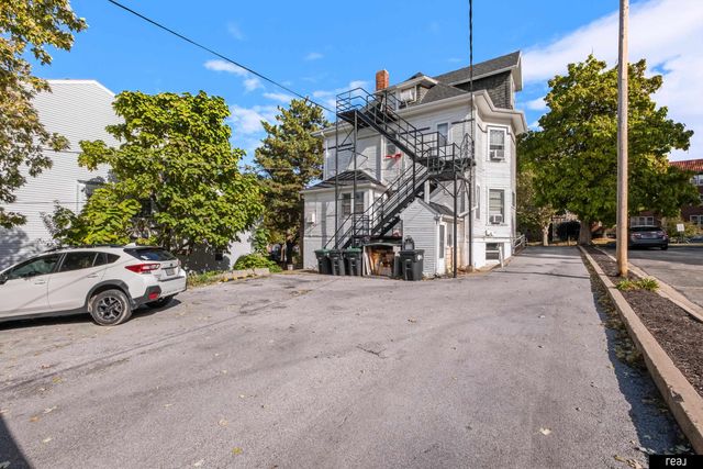 204 S 37th Street, Omaha, NE 68131