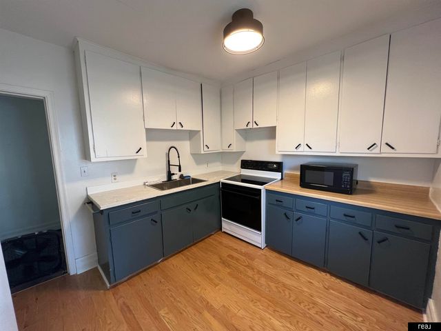 204 S 37th Street, Omaha, NE 68131