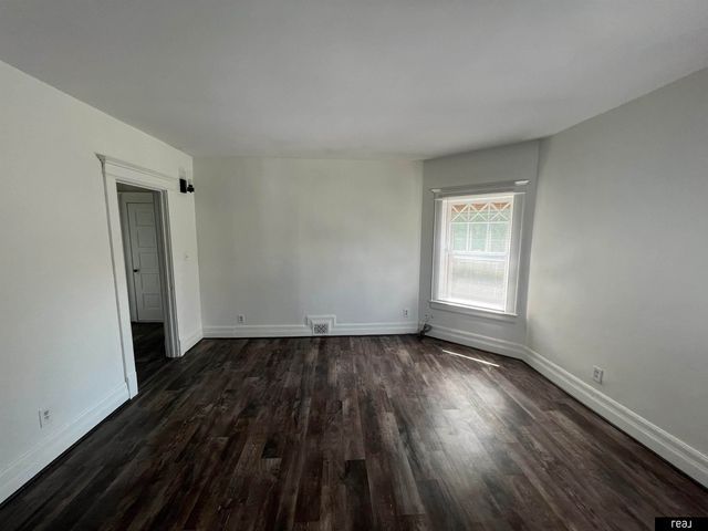 204 S 37th Street, Omaha, NE 68131