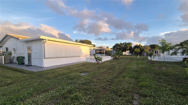 5715 NW 84th Ter, Tamarac, FL 33321