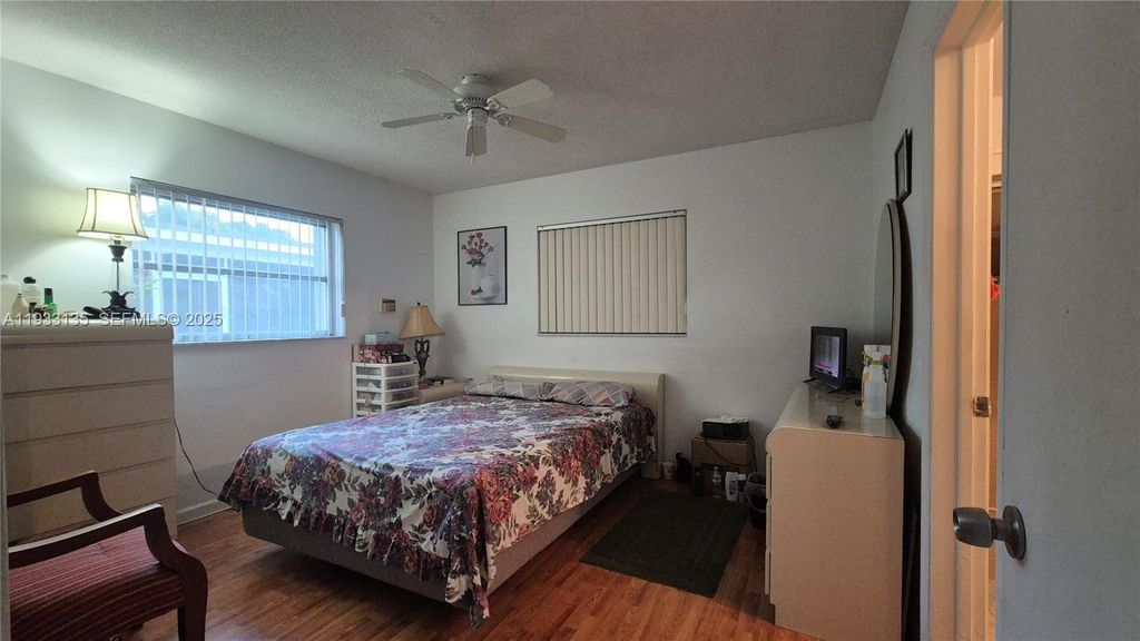 Image 13 of property listing at 5715 NW 84th Ter, Tamarac, FL 33321