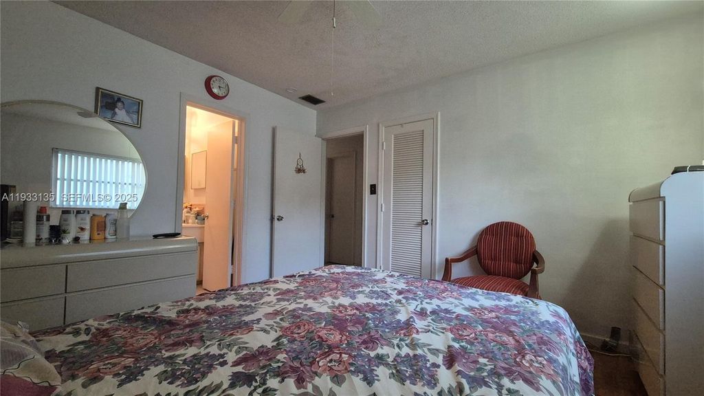 Image 15 of property listing at 5715 NW 84th Ter, Tamarac, FL 33321