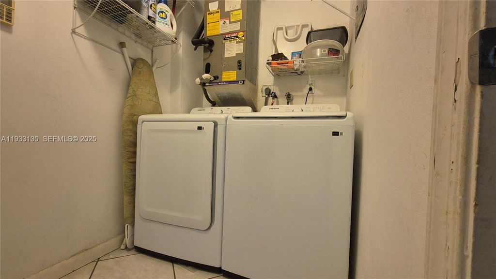 Image 20 of property listing at 5715 NW 84th Ter, Tamarac, FL 33321