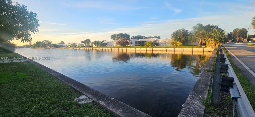 Image 24 of property listing at 5715 NW 84th Ter, Tamarac, FL 33321