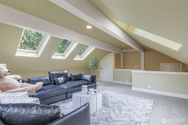 7626 NE 8th Street, Medina, WA 98039