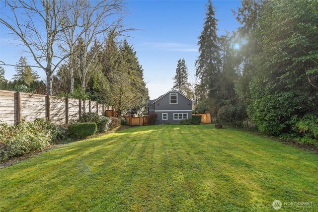 7626 NE 8th Street, Medina, WA 98039