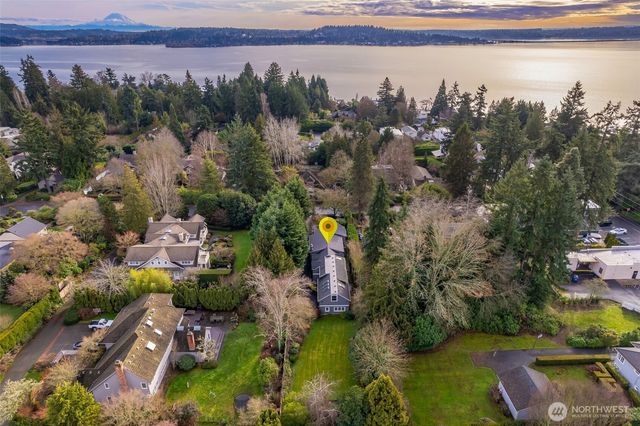 7626 NE 8th Street, Medina, WA 98039