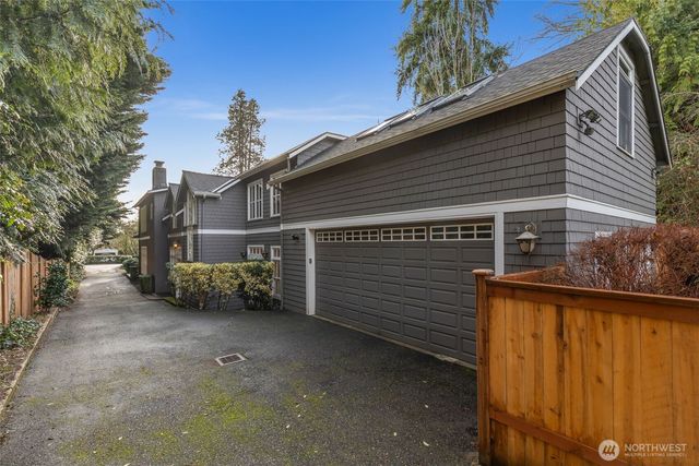 7626 NE 8th Street, Medina, WA 98039