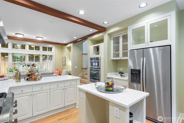 7626 NE 8th Street, Medina, WA 98039