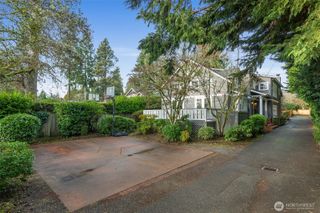 7626 NE 8th Street, Medina, WA 98039