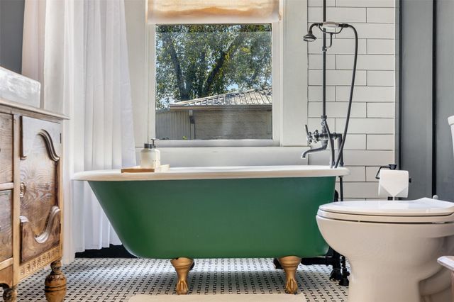 206 N Rusk, Fayetteville, TX 78940