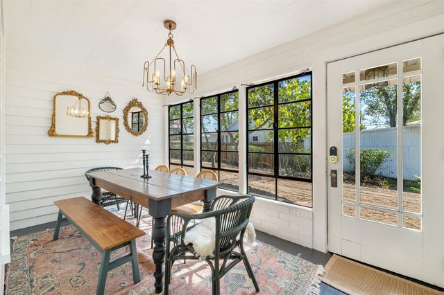 206 N Rusk, Fayetteville, TX 78940