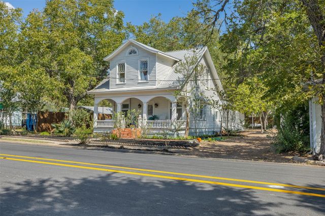 206 N Rusk, Fayetteville, TX 78940