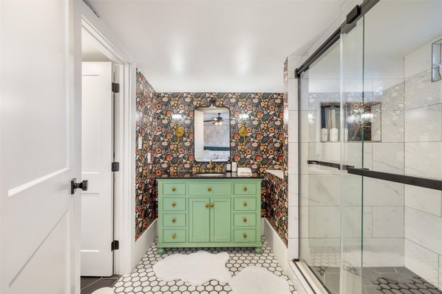 206 N Rusk, Fayetteville, TX 78940