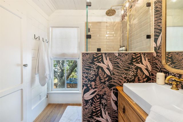 206 N Rusk, Fayetteville, TX 78940