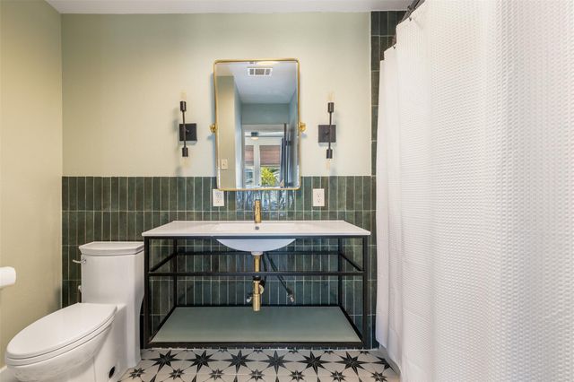 206 N Rusk, Fayetteville, TX 78940