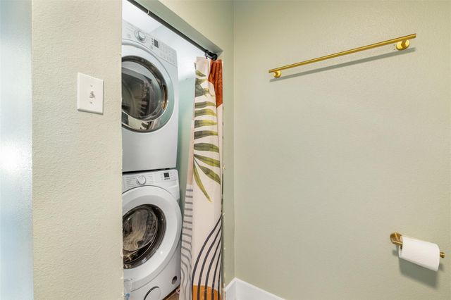 206 N Rusk, Fayetteville, TX 78940