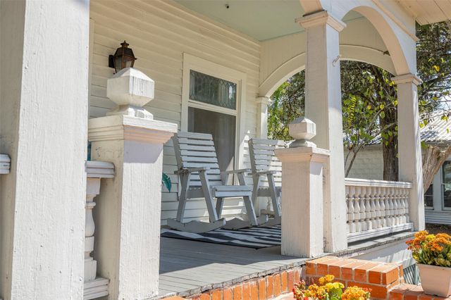 206 N Rusk, Fayetteville, TX 78940