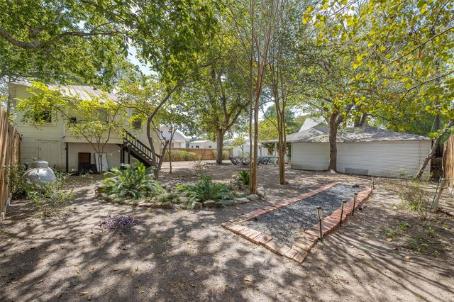 206 N Rusk, Fayetteville, TX 78940